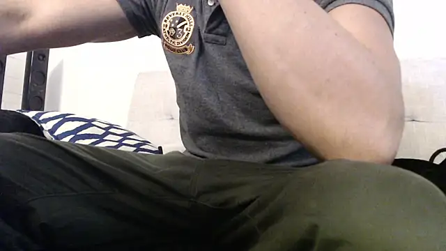 Snapshot of SebastianReiss chatting on 02-10-25, 04:14 SebastianReiss online show from 02-10-25, 04:14