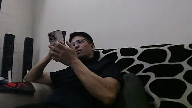 Snapshot of SebastianReiss chatting on 10-04-25, 05:47 SebastianReiss online show from 10-04-25, 05:47