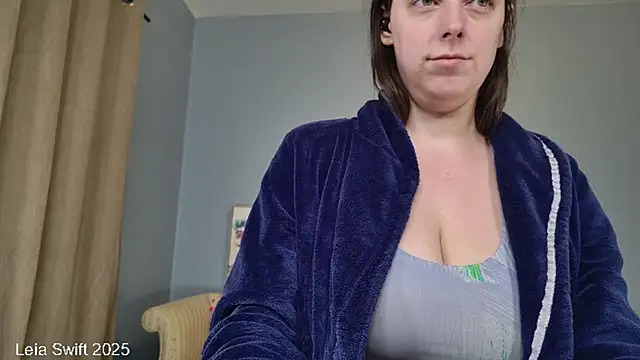 Snapshot of LeiaSwift chatting on 03-07-25, 12:01 LeiaSwift online show from 03-07-25, 12:01