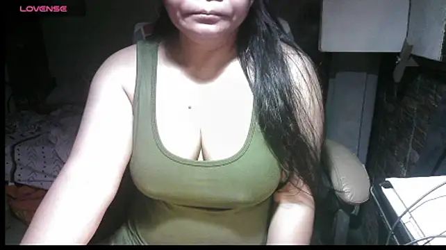 Snapshot of Hotpinay43 chatting on 09-18-25, 12:02 Hotpinay43 online show from 09-18-25, 12:02