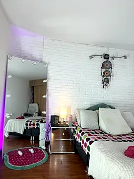 hollythomson online show from 10-03-25, 11:23