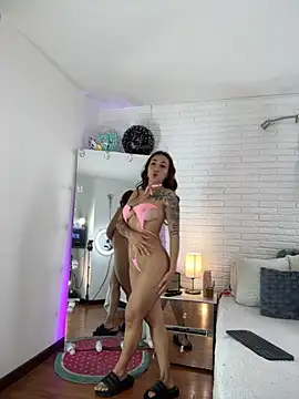 hollythomson online show from 11-25-25, 02:17