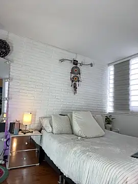 hollythomson online show from 10-30-25, 12:03