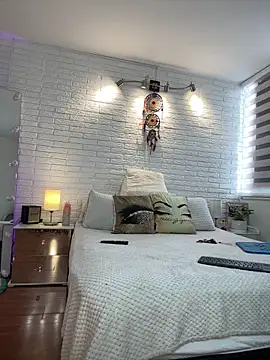 hollythomson online show from 02-06-26, 06:37