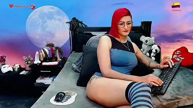 Snapshot of Hanna_Luna chatting on 12-17-24, 06:35 Hanna Luna online show from 12-17-24, 06:35
