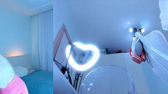 Snapshot of Jane_Klein chatting on 10-29-25, 01:48 Jane Klein online show from 10-29-25, 01:48