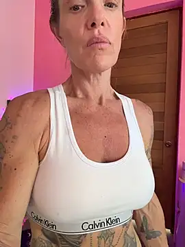 Snapshot of mommyselenafit_ chatting on 06-28-26, 04:52 mommyselenafit online show from 06-28-26, 04:52