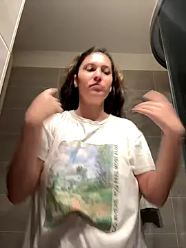 Snapshot of IrisBlues chatting on 10-08-25, 05:02 IrisBlues online show from 10-08-25, 05:02