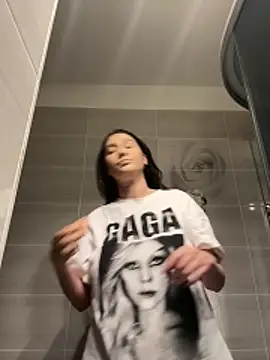 Snapshot of IrisBlues chatting on 12-16-25, 05:17 IrisBlues online show from 12-16-25, 05:17