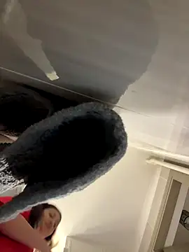 Snapshot of IrisBlues chatting on 10-28-25, 01:32 IrisBlues online show from 10-28-25, 01:32