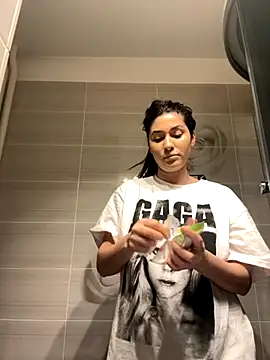 Snapshot of IrisBlues chatting on 12-05-25, 05:11 IrisBlues online show from 12-05-25, 05:11