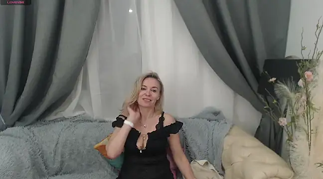 Snapshot of ADreamLady chatting on 03-01-25, 01:51 ADreamLady online show from 03-01-25, 01:51