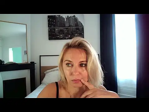Snapshot of ADreamLady chatting on 09-19-25, 10:52 ADreamLady online show from 09-19-25, 10:52