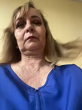 Snapshot of Irina2909@xh chatting on 06-17-26, 08:25 Irina2909xh online show from 06-17-26, 08:25