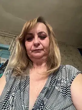 Snapshot of Irina2909@xh chatting on 06-13-26, 06:00 Irina2909xh online show from 06-13-26, 06:00