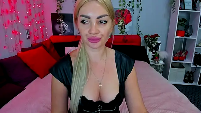 Snapshot of LunaBellucci chatting on 09-28-25, 07:59 LunaBellucci online show from 09-28-25, 07:59