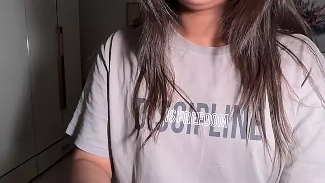 Snapshot of selen_5 chatting on 07-16-26, 06:16 selen 5 online show from 07-16-26, 06:16