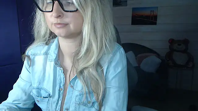 RubiLakros online show from 04-13-26, 02:32