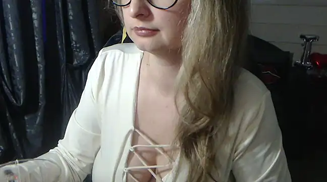 RubiLakros online show from 03-10-25, 06:34