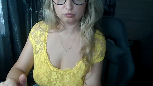 RubiLakros online show from 10-22-25, 01:21