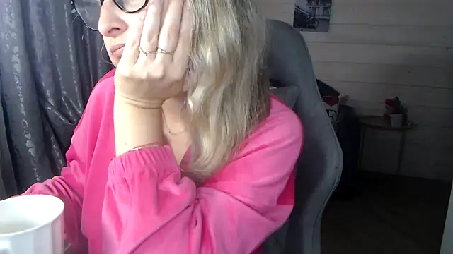 RubiLakros online show from 09-20-25, 11:04