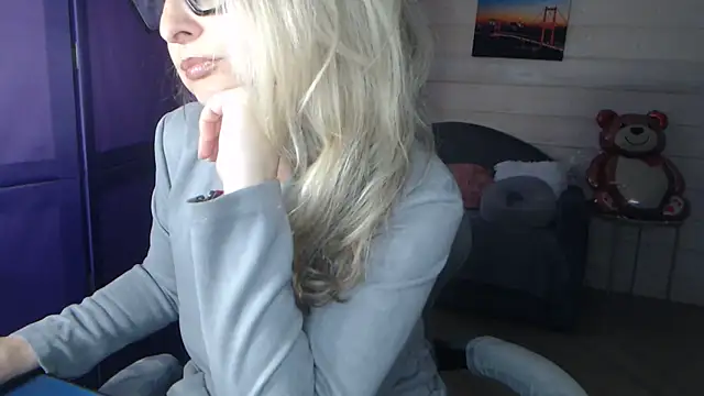 RubiLakros online show from 04-27-26, 01:42
