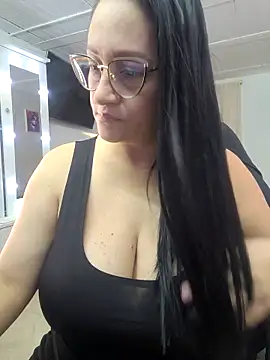 Snapshot of Ameliarizo chatting on 11-01-25, 10:03 Ameliarizo online show from 11-01-25, 10:03