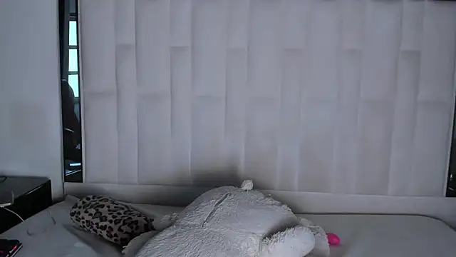 valentina fi online show from 11-17-25, 01:15