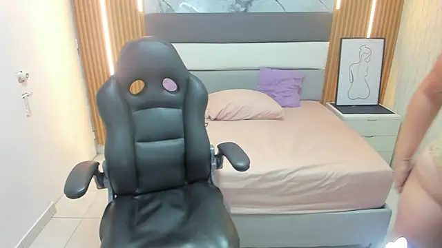 Snapshot of LEYNABRAUN chatting on 03-16-26, 12:31 LEYNABRAUN online show from 03-16-26, 12:31