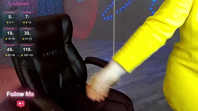 AngelaWhiti online show from 01-30-25, 04:24