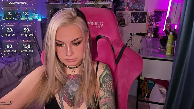 Snapshot of ChloeKohaku chatting on 10-19-25, 04:04 ChloeKohaku online show from 10-19-25, 04:04