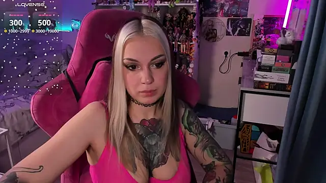 Snapshot of ChloeKohaku chatting on 12-20-25, 02:47 ChloeKohaku online show from 12-20-25, 02:47