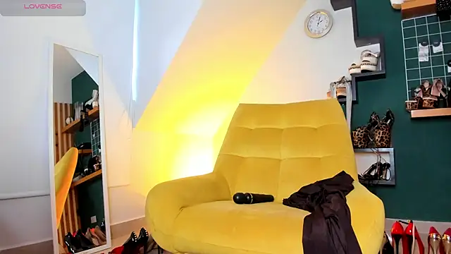 Ashley leon  online show from 04-17-26, 02:42