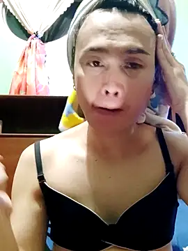 QueenSoreal online show from 12-14-25, 02:22