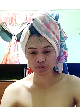 QueenSoreal online show from 12-22-25, 03:56