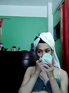 QueenSoreal online show from 09-23-25, 05:42