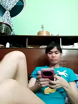 QueenSoreal online show from 04-22-26, 01:51