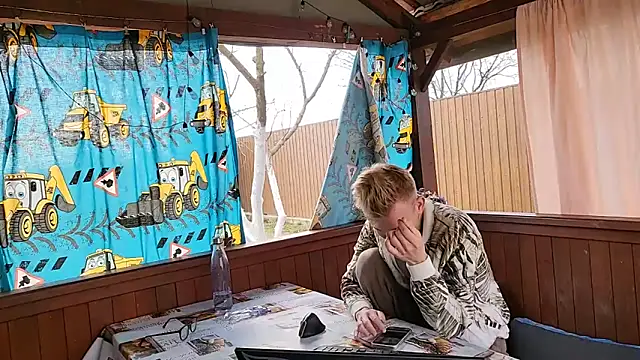 Vuitton online show from 03-27-26, 09:43