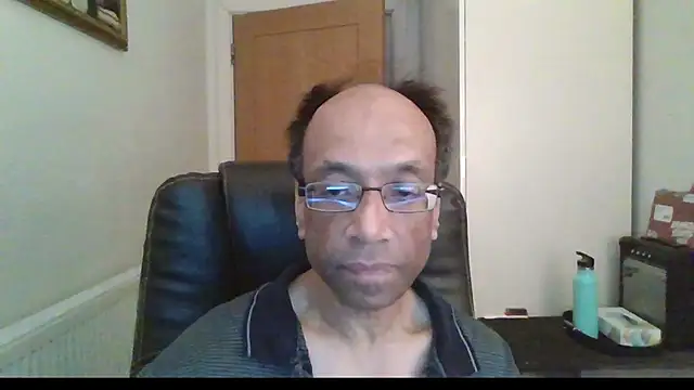 Snapshot of rauncher1 chatting on 02-15-26, 10:58 rauncher1 online show from 02-15-26, 10:58