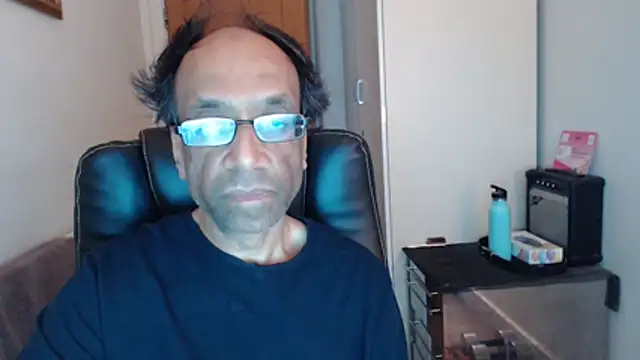 rauncher1 online show from 04-22-26, 07:37