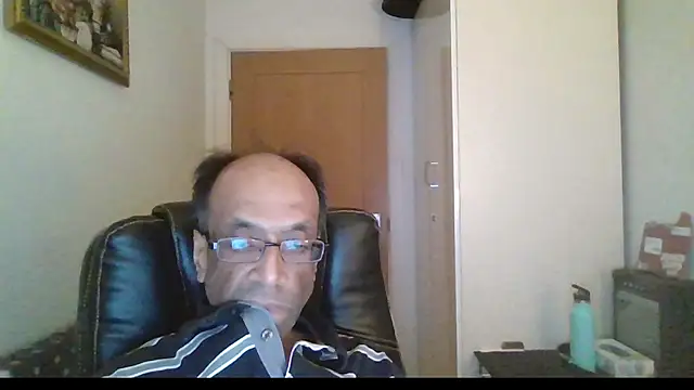 Snapshot of rauncher1 chatting on 02-08-26, 12:41 rauncher1 online show from 02-08-26, 12:41