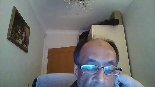 Snapshot of rauncher1 chatting on 10-27-25, 04:52 rauncher1 online show from 10-27-25, 04:52