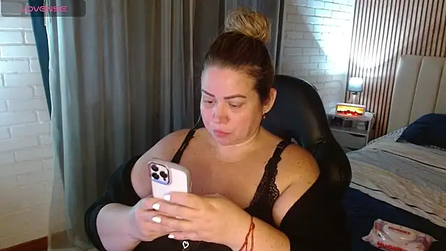 Snapshot of bella_savati chatting on 02-20-26, 09:17 bella savati online show from 02-20-26, 09:17