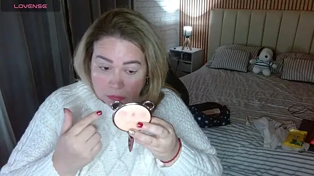 Snapshot of bella_savati chatting on 01-14-26, 12:58 bella savati online show from 01-14-26, 12:58