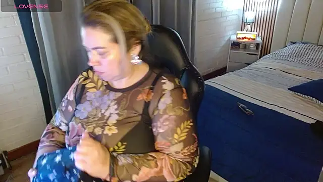 Snapshot of bella_savati chatting on 02-18-26, 11:34 bella savati online show from 02-18-26, 11:34