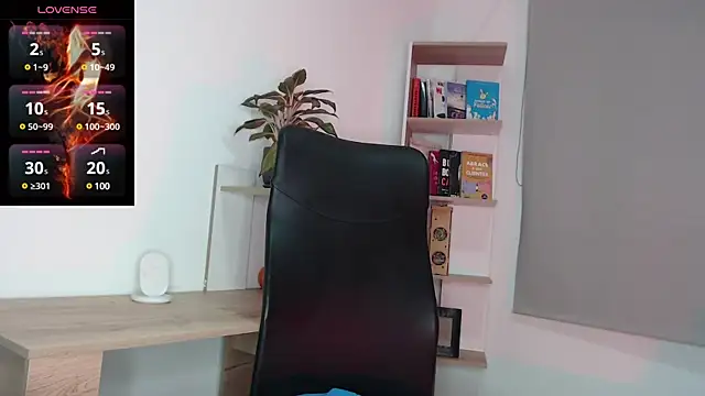 Snapshot of BriannaLorens chatting on 03-05-25, 10:33 BriannaLorens online show from 03-05-25, 10:33