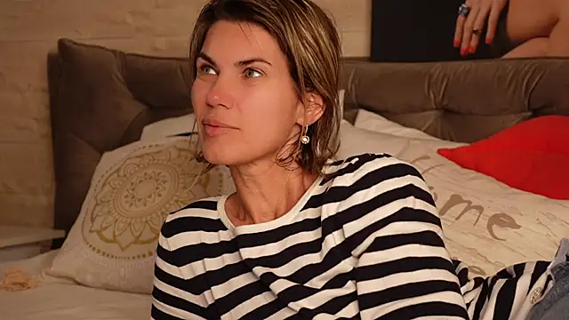 FeliciaKrige online show from 04-07-26, 01:07