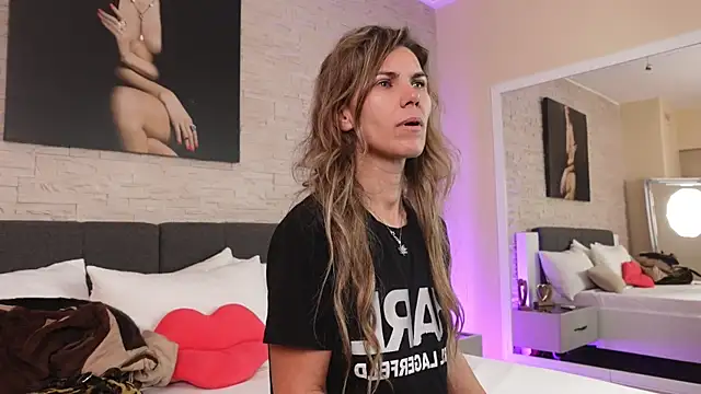 FeliciaKrige online show from 11-04-25, 10:57