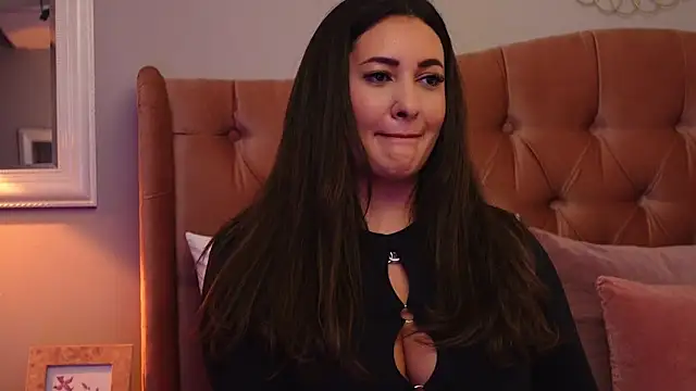 YaaraCollins online show from 10-18-25, 06:54