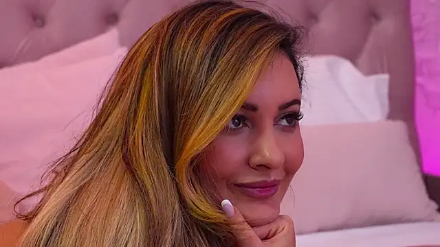 YaaraCollins online show from 12-13-25, 08:04